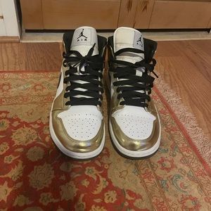 Authentic Air Jordan Retro 1 Metallic Gold mens size 10.5 worn 3 times no box.